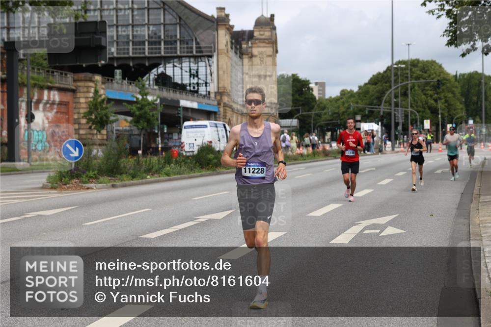 29.06.2025 - hella hamburg halbmarathon Yannick Fuchs http://msf.ph/oto/8161604 29.06.2025 10:21:03 20KM 4338, 9767, 10468, 11228, 13346, 14107, 16615, 17003 meine-sportfotos.de