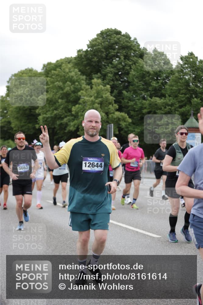 29.06.2025 - hella hamburg halbmarathon Jannik Wohlers http://msf.ph/oto/8161614 29.06.2025 11:03:04 Lombardsbrücke 1693, 1861, 3133, 3205, 3298, 3382, 3496, 3497, 3978, 3979, 4599, 4669, 5644, 5663, 5771, 6130, 6233, 6300, 6387, 6658, 6863, 7469, 7660, 7727, 7729, 7730, 7736, 7835, 7958, 8278, 8280, 8337, 8471, 8911, 8912, 8934, 8935, 8949, 9088, 9098, 9291, 9821, 10311, 10910, 10942, 11042, 11448, 11532, 11544, 11663, 12105, 12299, 12339, 12416, 12620, 12644, 12798, 13161, 13181, 13182, 13347, 13883, 14003, 14083, 14145, 14174, 14662, 14666, 14900, 15074, 15606, 16006, 16122 meine-sportfotos.de