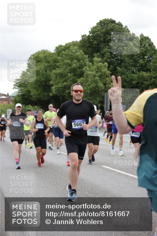 29.06.2025 - hella hamburg halbmarathon Jannik Wohlers http://msf.ph/oto/8161667 29.06.2025 11:03:05 Lombardsbrücke 1693, 1861, 3133, 3205, 3298, 3382, 3496, 3497, 3978, 3979, 4599, 4669, 5663, 5771, 6130, 6233, 6300, 6387, 6658, 6863, 7469, 7660, 7727, 7729, 7730, 7736, 7835, 7958, 8278, 8280, 8337, 8471, 8911, 8912, 8934, 8935, 8949, 9088, 9098, 9291, 9821, 10311, 10910, 10942, 11042, 11173, 11448, 11505, 11532, 11544, 11663, 12105, 12299, 12339, 12416, 12620, 12644, 13161, 13181, 13182, 13347, 13883, 14003, 14083, 14145, 14174, 14662, 14666, 14900, 15074, 15606, 16006, 16122 meine-sportfotos.de