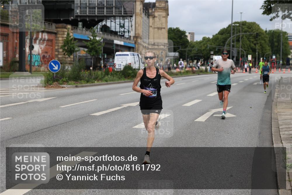 29.06.2025 - hella hamburg halbmarathon Yannick Fuchs http://msf.ph/oto/8161792 29.06.2025 10:21:07 20KM 9767, 10468, 11228, 13346, 14107, 16615, 17003 meine-sportfotos.de