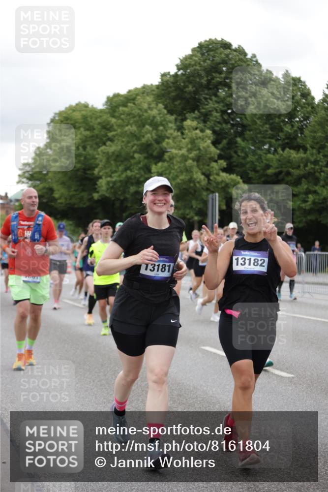 29.06.2025 - hella hamburg halbmarathon Jannik Wohlers http://msf.ph/oto/8161804 29.06.2025 11:03:08 Lombardsbrücke 1498, 1861, 3205, 3496, 3497, 3978, 3979, 4061, 4599, 4669, 5516, 5663, 5771, 6130, 6233, 6300, 6658, 6692, 6863, 7469, 7660, 7727, 7729, 7730, 7736, 7835, 7958, 8278, 8280, 8337, 8911, 8912, 8934, 8935, 8949, 9088, 9098, 9821, 10311, 10910, 10942, 11042, 11173, 11448, 11505, 11532, 11544, 12105, 12299, 12416, 12620, 12644, 12976, 13161, 13181, 13182, 13802, 13883, 13985, 14083, 14145, 14174, 14662, 14666, 14887, 14900, 15074, 16006, 16122, 16520, 18696 meine-sportfotos.de