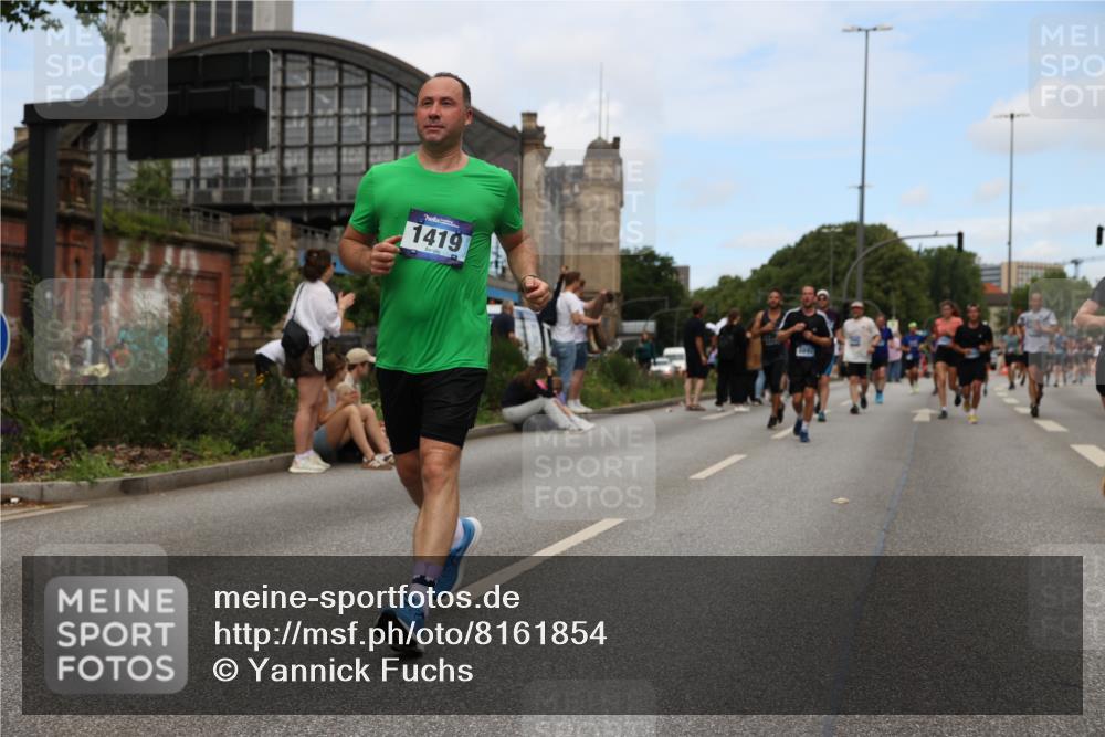 29.06.2025 - hella hamburg halbmarathon Yannick Fuchs http://msf.ph/oto/8161854 29.06.2025 11:17:39 20KM 1419, 2140, 2351, 2529, 2886, 2901, 3458, 4395, 4697, 4979, 5493, 6102, 6546, 6872, 7114, 7891, 8387, 8778, 8892, 9722, 9855, 10041, 10065, 11110, 12628, 15445, 15505, 15952, 15955, 16631, 17080, 17490, 18611, 18620, 18685 meine-sportfotos.de