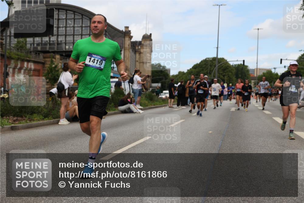 29.06.2025 - hella hamburg halbmarathon Yannick Fuchs http://msf.ph/oto/8161866 29.06.2025 11:17:40 20KM 1419, 2140, 2351, 2529, 2886, 2901, 3458, 4395, 4697, 4979, 5493, 6102, 6546, 6872, 7891, 8387, 8778, 8892, 9722, 9855, 10041, 10065, 11110, 12628, 13453, 13500, 15445, 15505, 15952, 15955, 16631, 17080, 17490, 18620, 18685 meine-sportfotos.de