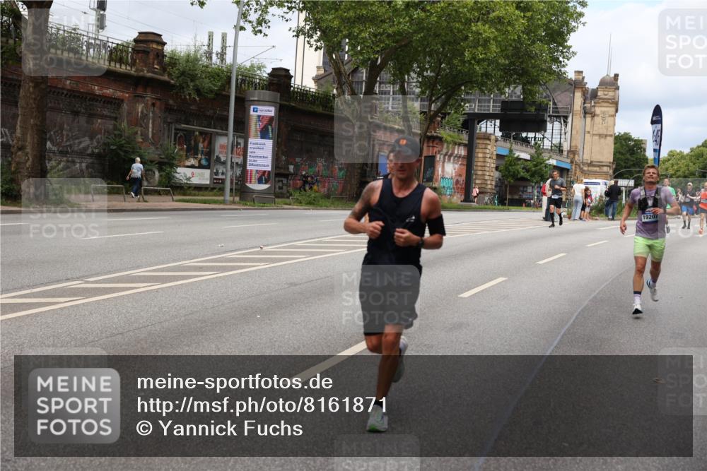 29.06.2025 - hella hamburg halbmarathon Yannick Fuchs http://msf.ph/oto/8161871 29.06.2025 10:39:05 20KM 1057, 1413, 1468, 1520, 1697, 1782, 1941, 2415, 2890, 2970, 3098, 3305, 4270, 4691, 7710, 8928, 9302, 11809, 12159, 12711, 13123, 13975, 14351, 14464, 14686, 14687, 14703, 15334, 16058, 17097, 17120, 17406, 18539, 18560, 18806, 19207 meine-sportfotos.de