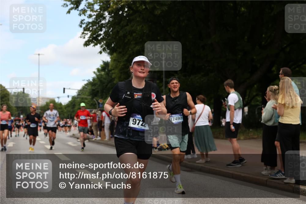 29.06.2025 - hella hamburg halbmarathon Yannick Fuchs http://msf.ph/oto/8161875 29.06.2025 11:17:41 20KM 1419, 2140, 2351, 2529, 2886, 2901, 3458, 4395, 4697, 4979, 6102, 6546, 6872, 7891, 8387, 8778, 8892, 9722, 9855, 10041, 10065, 11110, 11792, 11803, 12628, 13453, 13500, 14055, 14903, 15445, 15505, 15569, 15952, 15955, 16631, 17080, 17490, 18620, 18685 meine-sportfotos.de