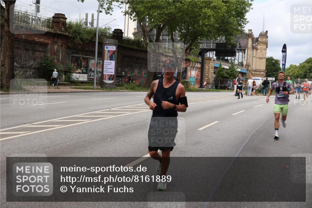 29.06.2025 - hella hamburg halbmarathon Yannick Fuchs http://msf.ph/oto/8161889 29.06.2025 10:39:05 20KM 1057, 1413, 1468, 1520, 1697, 1782, 1941, 2415, 2890, 2970, 3098, 3305, 4270, 4691, 7710, 8928, 9302, 11809, 12159, 12711, 13123, 13975, 14351, 14464, 14686, 14687, 14703, 15334, 16058, 17097, 17120, 17406, 18539, 18560, 18806, 19207 meine-sportfotos.de