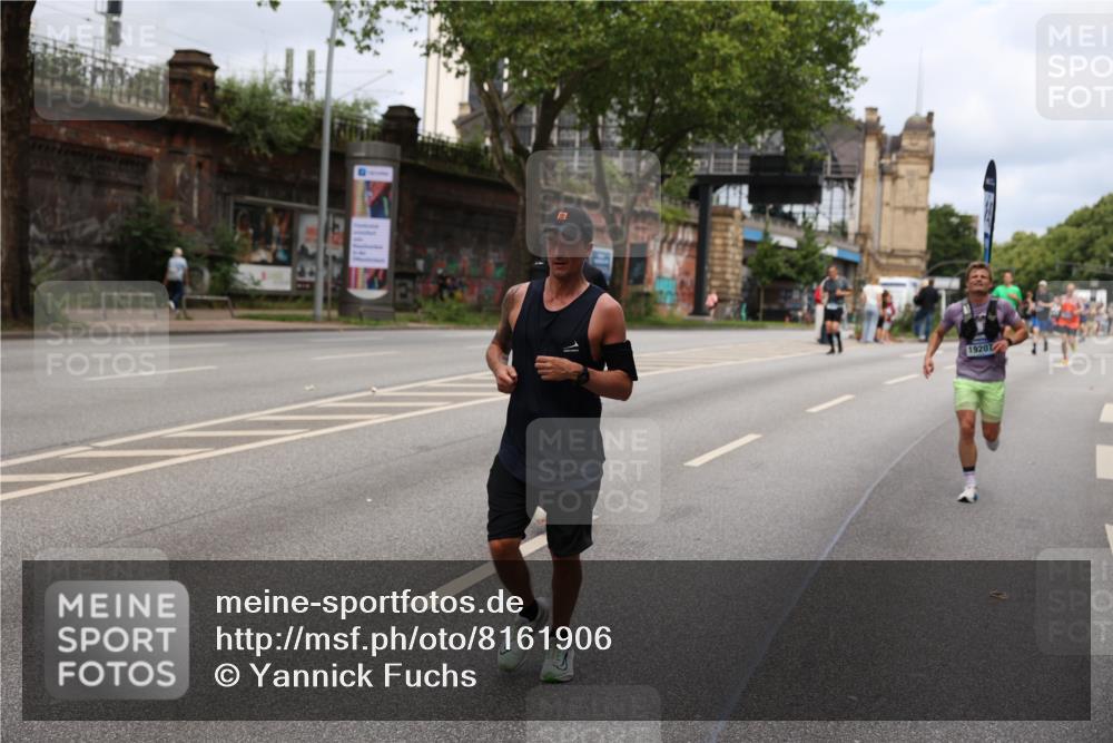 29.06.2025 - hella hamburg halbmarathon Yannick Fuchs http://msf.ph/oto/8161906 29.06.2025 10:39:05 20KM 1057, 1413, 1468, 1520, 1697, 1782, 1941, 2415, 2890, 2970, 3098, 3305, 4270, 4691, 7710, 8928, 9302, 11809, 12159, 12711, 13123, 13975, 14351, 14464, 14686, 14687, 14703, 15334, 16058, 17097, 17120, 17406, 18539, 18560, 18806, 19207 meine-sportfotos.de