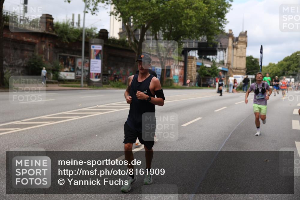 29.06.2025 - hella hamburg halbmarathon Yannick Fuchs http://msf.ph/oto/8161909 29.06.2025 10:39:05 20KM 1057, 1413, 1468, 1520, 1697, 1782, 1941, 2415, 2890, 2970, 3098, 3305, 4270, 4691, 7710, 8928, 9302, 11809, 12159, 12711, 13123, 13975, 14351, 14464, 14686, 14687, 14703, 15334, 16058, 17097, 17120, 17406, 18539, 18560, 18806, 19207 meine-sportfotos.de