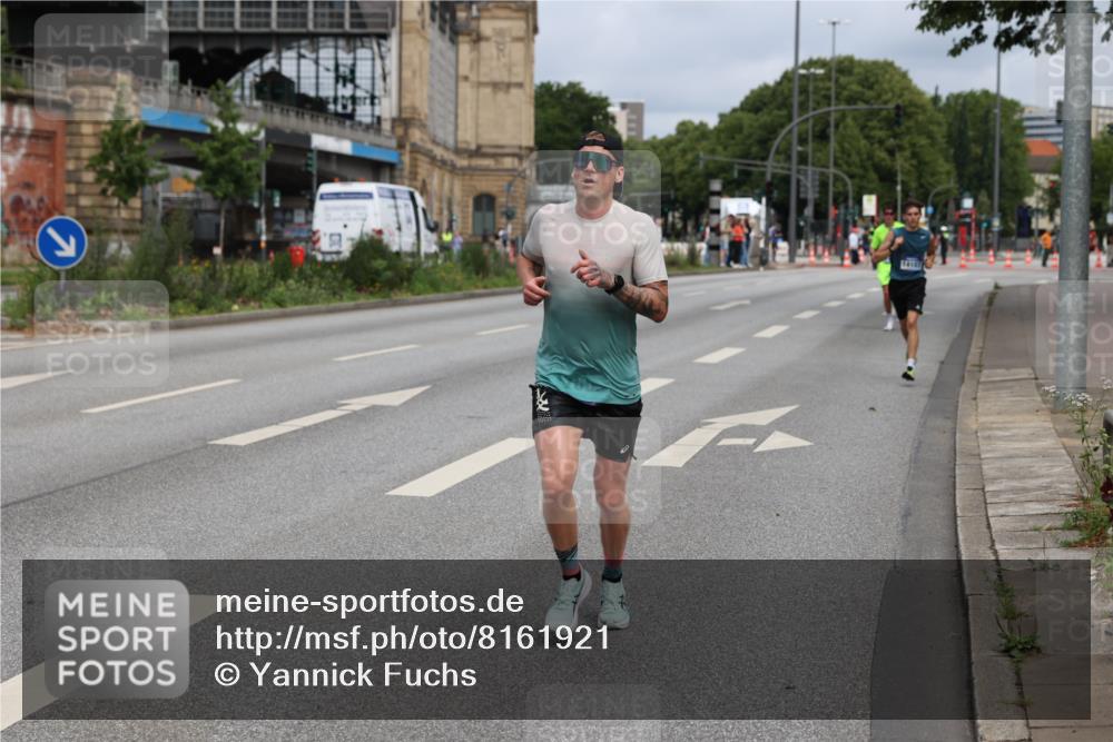 29.06.2025 - hella hamburg halbmarathon Yannick Fuchs http://msf.ph/oto/8161921 29.06.2025 10:21:08 20KM 9767, 10468, 11228, 13346, 14107, 16615, 17003 meine-sportfotos.de