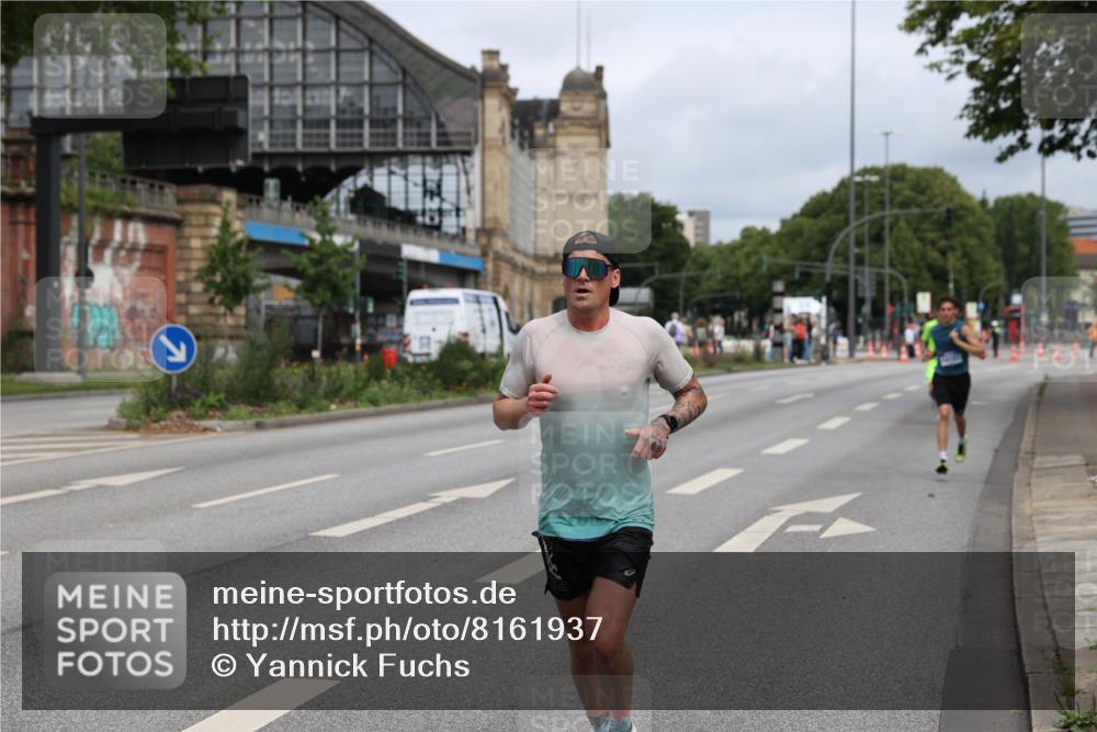 29.06.2025 - hella hamburg halbmarathon Yannick Fuchs http://msf.ph/oto/8161937 29.06.2025 10:21:09 20KM 9767, 10468, 11228, 13346, 14107, 16615, 17003 meine-sportfotos.de