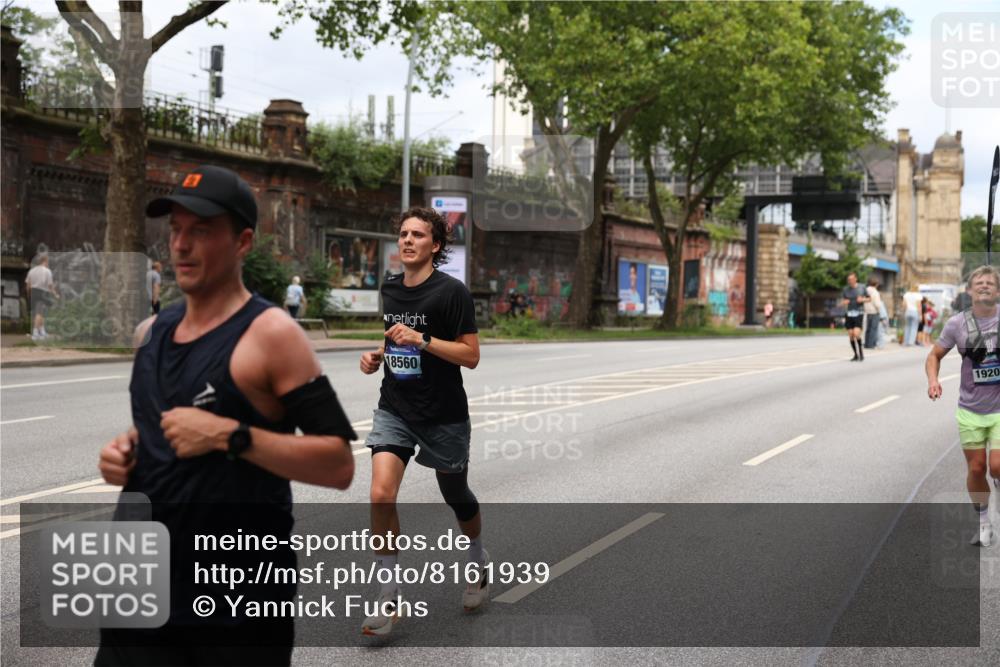 29.06.2025 - hella hamburg halbmarathon Yannick Fuchs http://msf.ph/oto/8161939 29.06.2025 10:39:06 20KM 1057, 1413, 1424, 1468, 1520, 1697, 1782, 1941, 2415, 2890, 2970, 3098, 3305, 4270, 4691, 4915, 7710, 8928, 9302, 11809, 13975, 14351, 14464, 14686, 14687, 14703, 15334, 16058, 17097, 17120, 17406, 18539, 18560, 18631, 18806, 19207 meine-sportfotos.de