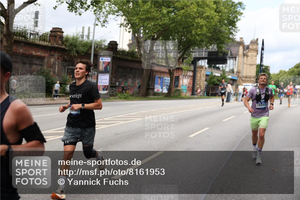 29.06.2025 - hella hamburg halbmarathon Yannick Fuchs http://msf.ph/oto/8161953 29.06.2025 10:39:06 20KM 1057, 1413, 1424, 1468, 1520, 1697, 1782, 1941, 2415, 2890, 2970, 3098, 3305, 4270, 4691, 4915, 7710, 8928, 9302, 11809, 13975, 14351, 14464, 14686, 14687, 14703, 15334, 16058, 17097, 17120, 17406, 18539, 18560, 18631, 18806, 19207 meine-sportfotos.de