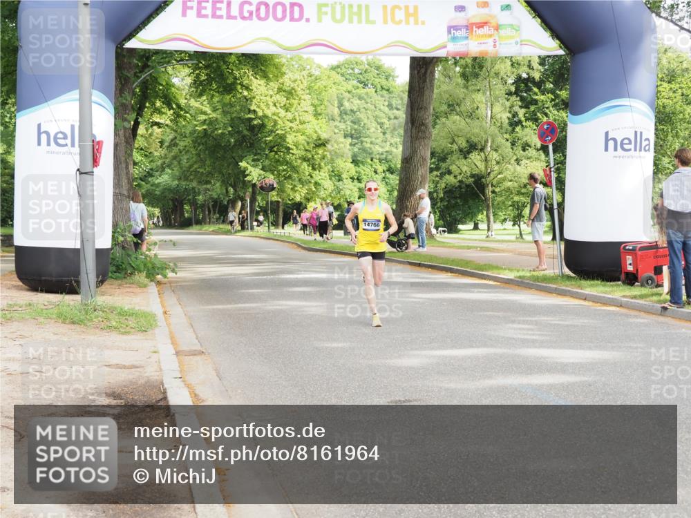 29.06.2025 - hella hamburg halbmarathon MichiJ http://msf.ph/oto/8161964 29.06.2025 10:11:43 Zwischen KM18-KM19 14766, 16120, 17402 meine-sportfotos.de