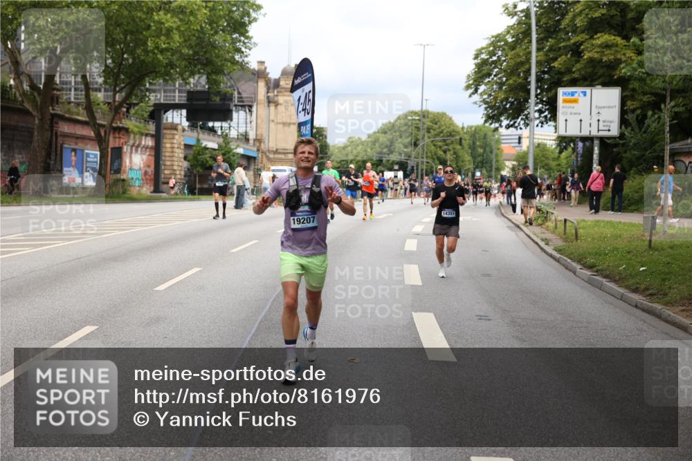 29.06.2025 - hella hamburg halbmarathon Yannick Fuchs http://msf.ph/oto/8161976 29.06.2025 10:39:06 20KM 1057, 1413, 1424, 1468, 1520, 1697, 1782, 1941, 2415, 2890, 2970, 3098, 3305, 4270, 4691, 4915, 7710, 8928, 9302, 11809, 13975, 14351, 14464, 14686, 14687, 14703, 15334, 16058, 17097, 17120, 17406, 18539, 18560, 18631, 18806, 19207 meine-sportfotos.de