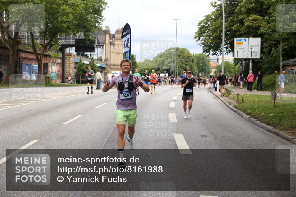 29.06.2025 - hella hamburg halbmarathon Yannick Fuchs http://msf.ph/oto/8161988 29.06.2025 10:39:06 20KM 1057, 1413, 1424, 1468, 1520, 1697, 1782, 1941, 2415, 2890, 2970, 3098, 3305, 4270, 4691, 4915, 7710, 8928, 9302, 11809, 13975, 14351, 14464, 14686, 14687, 14703, 15334, 16058, 17097, 17120, 17406, 18539, 18560, 18631, 18806, 19207 meine-sportfotos.de