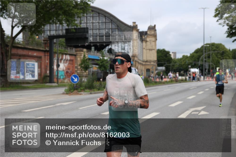 29.06.2025 - hella hamburg halbmarathon Yannick Fuchs http://msf.ph/oto/8162003 29.06.2025 10:21:09 20KM 9767, 10468, 11228, 13346, 14107, 16615, 17003 meine-sportfotos.de