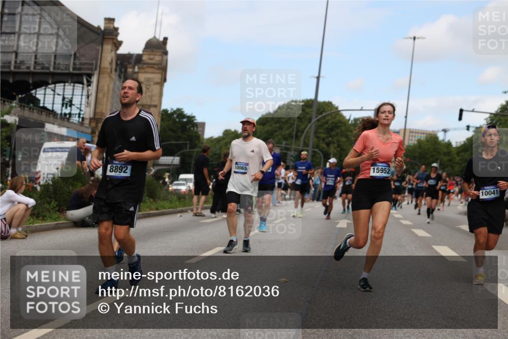 29.06.2025 - hella hamburg halbmarathon Yannick Fuchs http://msf.ph/oto/8162036 29.06.2025 11:17:44 20KM 1419, 2140, 2529, 2886, 2901, 3458, 4395, 4697, 4979, 5079, 6102, 6872, 7891, 8387, 8892, 9722, 10041, 10065, 11110, 11792, 11803, 12628, 13453, 13500, 14055, 14901, 14903, 15445, 15505, 15569, 15952, 15955, 16154, 17080, 17490, 18620, 18685 meine-sportfotos.de