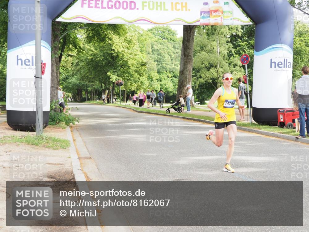 29.06.2025 - hella hamburg halbmarathon MichiJ http://msf.ph/oto/8162067 29.06.2025 10:11:44 Zwischen KM18-KM19 14766, 16120, 17402 meine-sportfotos.de