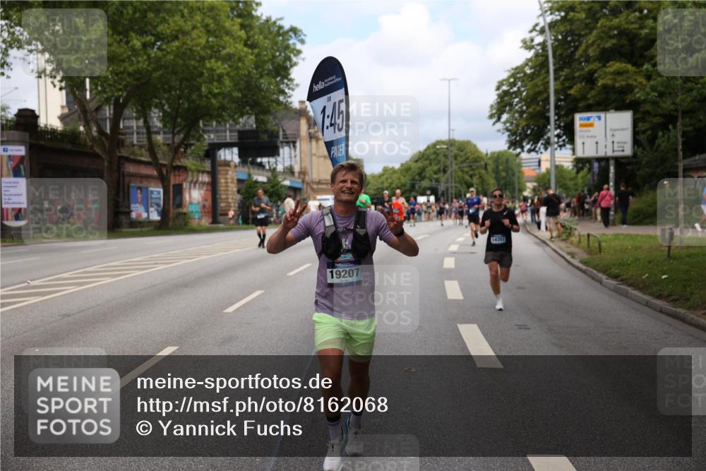 29.06.2025 - hella hamburg halbmarathon Yannick Fuchs http://msf.ph/oto/8162068 29.06.2025 10:39:07 20KM 1413, 1424, 1468, 1520, 1697, 1782, 1941, 2415, 2890, 2970, 3098, 4270, 4691, 4915, 5047, 7710, 8928, 9302, 11809, 13975, 14351, 14464, 14686, 14687, 14703, 15334, 16058, 17097, 17120, 17406, 18539, 18560, 18631, 18806, 19207 meine-sportfotos.de