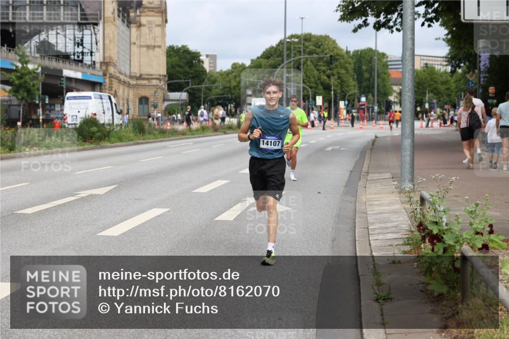 29.06.2025 - hella hamburg halbmarathon Yannick Fuchs http://msf.ph/oto/8162070 29.06.2025 10:21:11 20KM 9767, 10468, 13346, 14107, 16615, 17003, 17258 meine-sportfotos.de