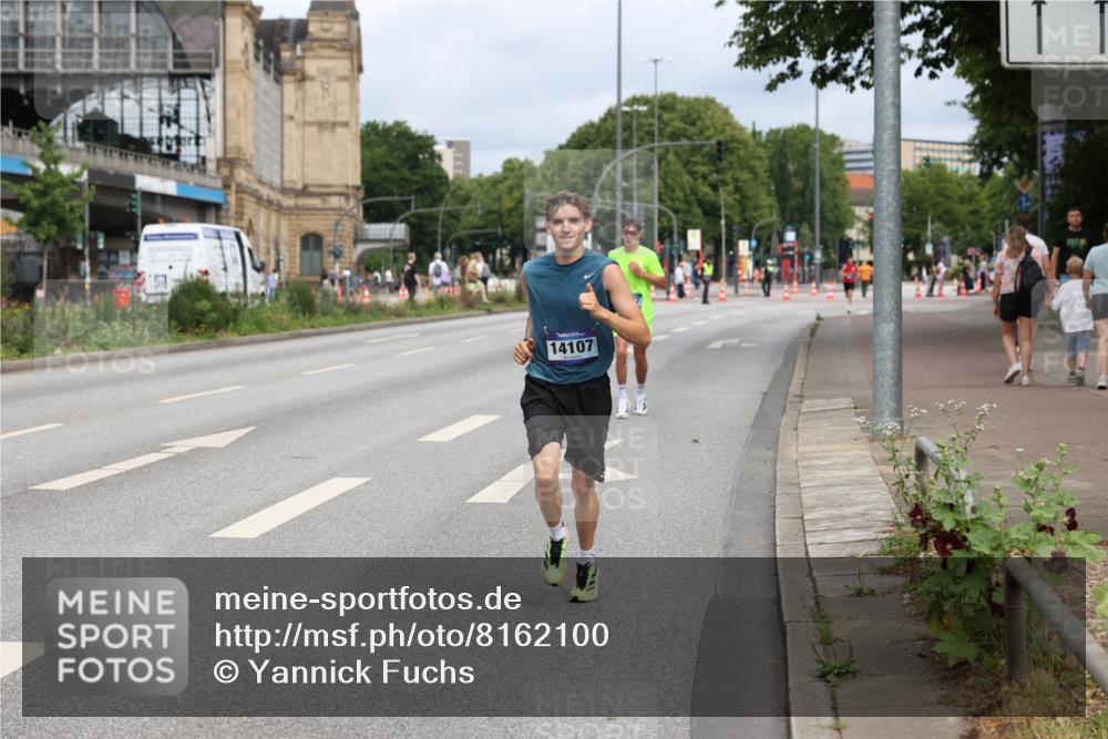 29.06.2025 - hella hamburg halbmarathon Yannick Fuchs http://msf.ph/oto/8162100 29.06.2025 10:21:12 20KM 9767, 10468, 14107, 16615, 17003, 17258 meine-sportfotos.de