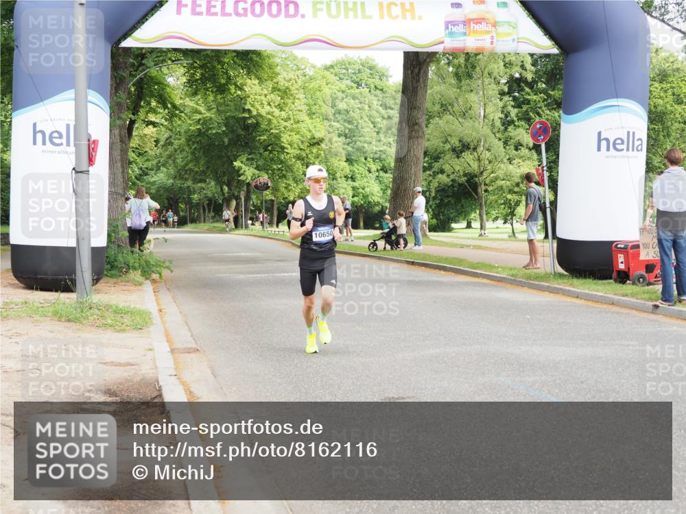 29.06.2025 - hella hamburg halbmarathon MichiJ http://msf.ph/oto/8162116 29.06.2025 10:12:03 Zwischen KM18-KM19 10650 meine-sportfotos.de