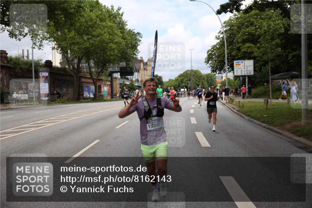 29.06.2025 - hella hamburg halbmarathon Yannick Fuchs http://msf.ph/oto/8162143 29.06.2025 10:39:07 20KM 1413, 1424, 1468, 1520, 1697, 1782, 1941, 2415, 2890, 2970, 3098, 4270, 4691, 4915, 5047, 7710, 8928, 9302, 11809, 13975, 14351, 14464, 14686, 14687, 14703, 15334, 16058, 17097, 17120, 17406, 18539, 18560, 18631, 18806, 19207 meine-sportfotos.de