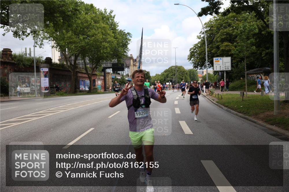 29.06.2025 - hella hamburg halbmarathon Yannick Fuchs http://msf.ph/oto/8162155 29.06.2025 10:39:07 20KM 1413, 1424, 1468, 1520, 1697, 1782, 1941, 2415, 2890, 2970, 3098, 4270, 4691, 4915, 5047, 7710, 8928, 9302, 11809, 13975, 14351, 14464, 14686, 14687, 14703, 15334, 16058, 17097, 17120, 17406, 18539, 18560, 18631, 18806, 19207 meine-sportfotos.de