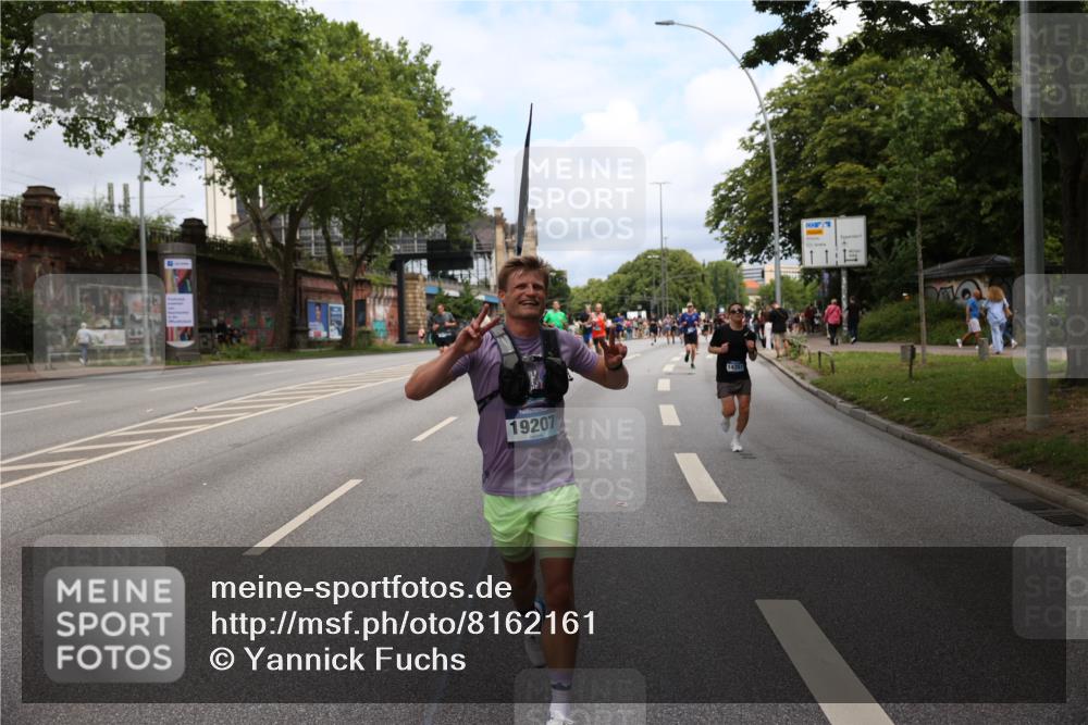 29.06.2025 - hella hamburg halbmarathon Yannick Fuchs http://msf.ph/oto/8162161 29.06.2025 10:39:07 20KM 1413, 1424, 1468, 1520, 1697, 1782, 1941, 2415, 2890, 2970, 3098, 4270, 4691, 4915, 5047, 7710, 8928, 9302, 11809, 13975, 14351, 14464, 14686, 14687, 14703, 15334, 16058, 17097, 17120, 17406, 18539, 18560, 18631, 18806, 19207 meine-sportfotos.de