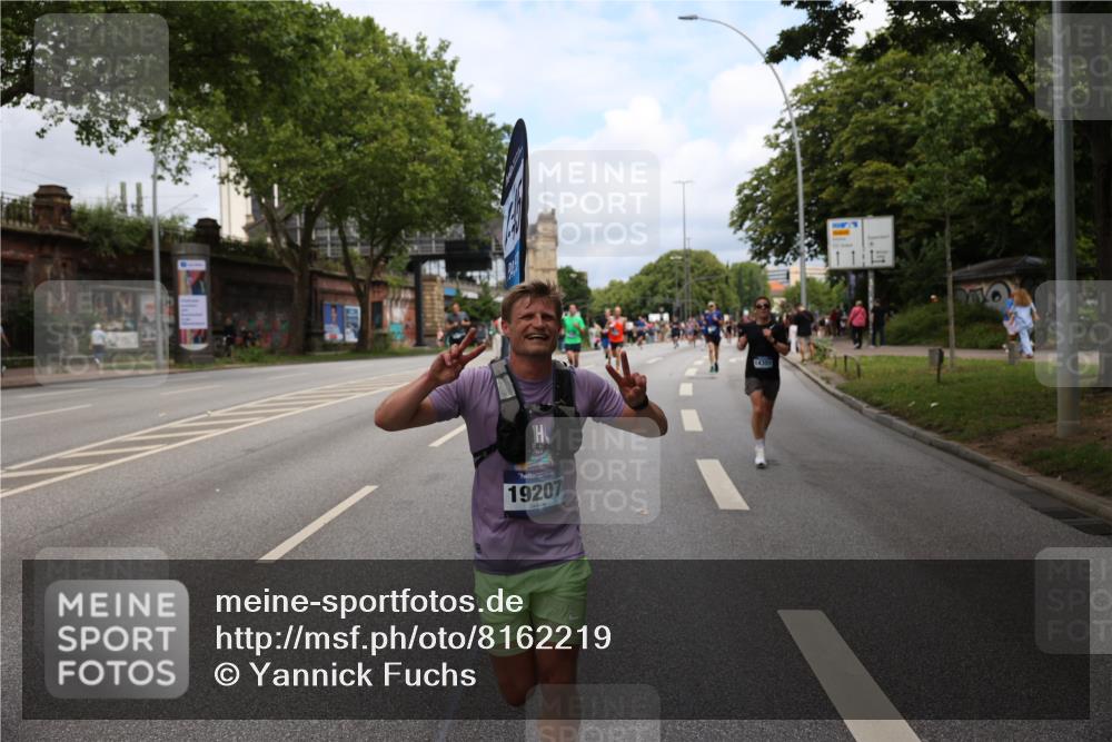 29.06.2025 - hella hamburg halbmarathon Yannick Fuchs http://msf.ph/oto/8162219 29.06.2025 10:39:08 20KM 1413, 1424, 1468, 1520, 1697, 2415, 2890, 2970, 3098, 4270, 4691, 4915, 5047, 7710, 8928, 9302, 11809, 13975, 14351, 14464, 14686, 14687, 14703, 15334, 16058, 16803, 17097, 17120, 17406, 18539, 18560, 18631, 19207 meine-sportfotos.de