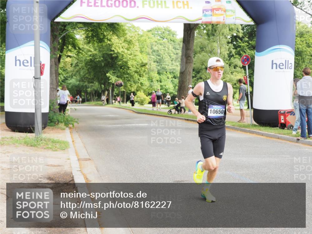 29.06.2025 - hella hamburg halbmarathon MichiJ http://msf.ph/oto/8162227 29.06.2025 10:12:04 Zwischen KM18-KM19 10650 meine-sportfotos.de