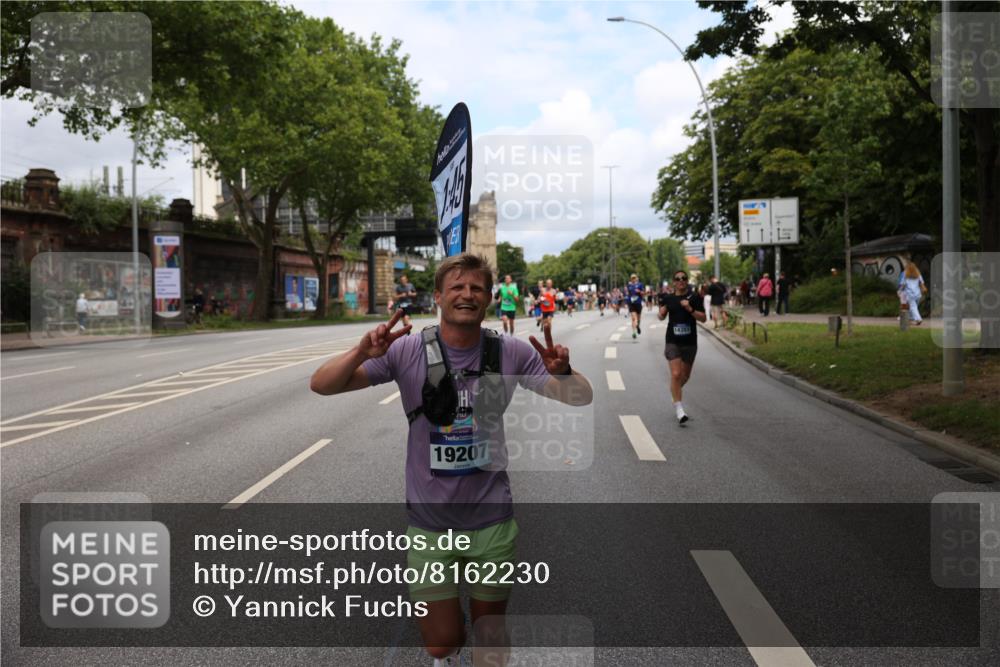 29.06.2025 - hella hamburg halbmarathon Yannick Fuchs http://msf.ph/oto/8162230 29.06.2025 10:39:08 20KM 1413, 1424, 1468, 1520, 1697, 2415, 2890, 2970, 3098, 4270, 4691, 4915, 5047, 7710, 8928, 9302, 11809, 13975, 14351, 14464, 14686, 14687, 14703, 15334, 16058, 16803, 17097, 17120, 17406, 18539, 18560, 18631, 19207 meine-sportfotos.de
