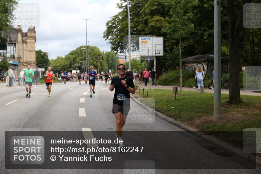 29.06.2025 - hella hamburg halbmarathon Yannick Fuchs http://msf.ph/oto/8162247 29.06.2025 10:39:08 20KM 1413, 1424, 1468, 1520, 1697, 2415, 2890, 2970, 3098, 4270, 4691, 4915, 5047, 7710, 8928, 9302, 11809, 13975, 14351, 14464, 14686, 14687, 14703, 15334, 16058, 16803, 17097, 17120, 17406, 18539, 18560, 18631, 19207 meine-sportfotos.de