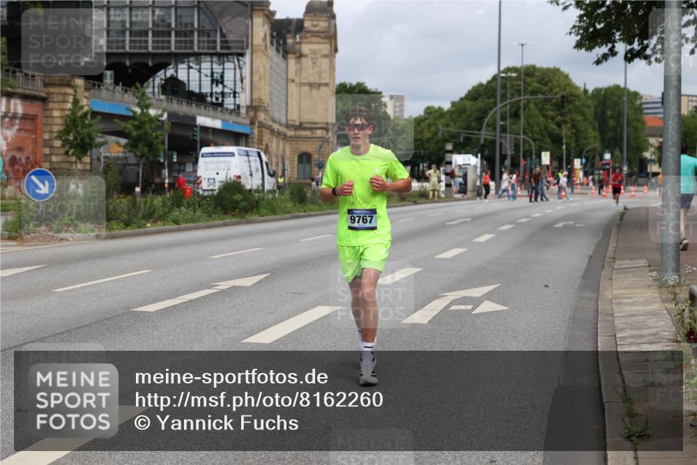 29.06.2025 - hella hamburg halbmarathon Yannick Fuchs http://msf.ph/oto/8162260 29.06.2025 10:21:15 20KM 9767, 14107, 16615, 17003, 17258 meine-sportfotos.de