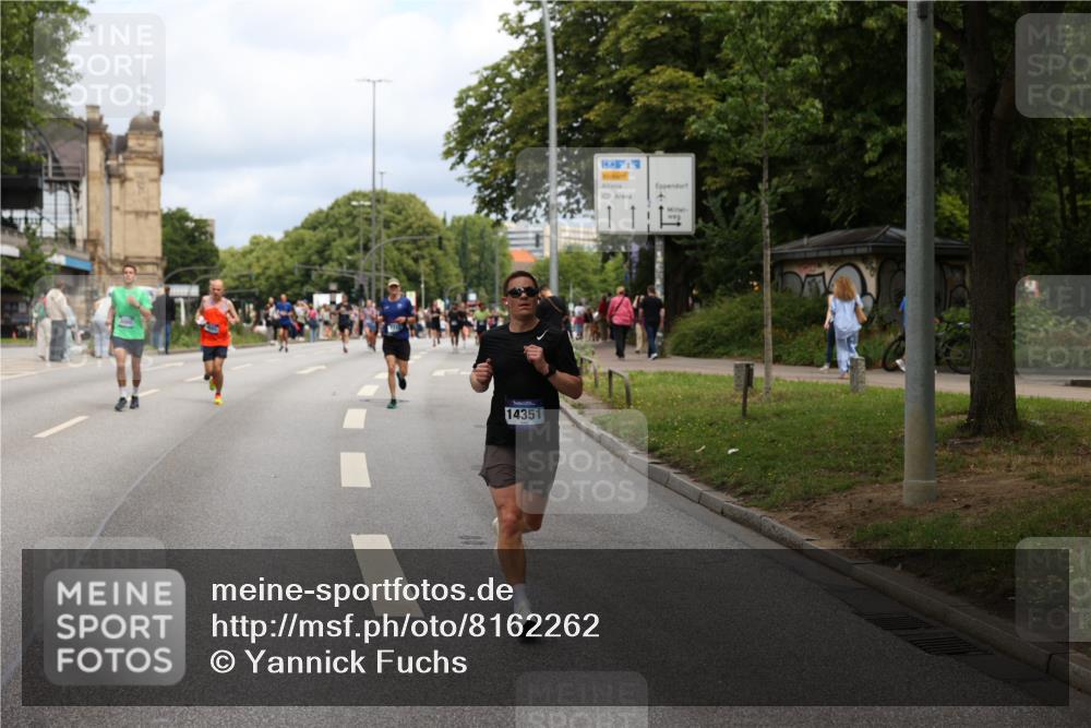 29.06.2025 - hella hamburg halbmarathon Yannick Fuchs http://msf.ph/oto/8162262 29.06.2025 10:39:08 20KM 1413, 1424, 1468, 1520, 1697, 2415, 2890, 2970, 3098, 4270, 4691, 4915, 5047, 7710, 8928, 9302, 11809, 13975, 14351, 14464, 14686, 14687, 14703, 15334, 16058, 16803, 17097, 17120, 17406, 18539, 18560, 18631, 19207 meine-sportfotos.de