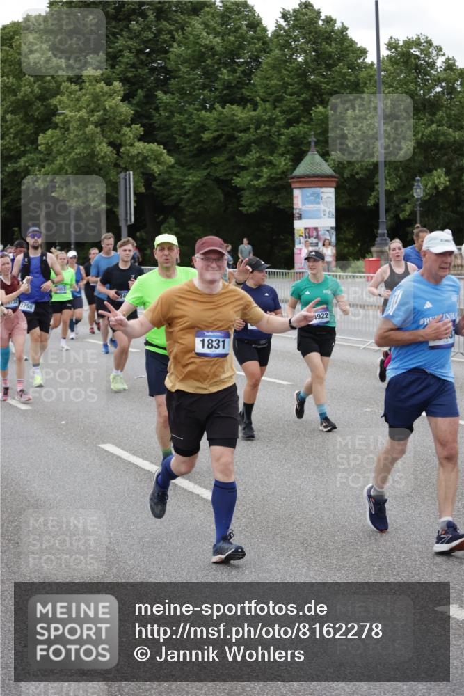29.06.2025 - hella hamburg halbmarathon Jannik Wohlers http://msf.ph/oto/8162278 29.06.2025 11:03:36 Lombardsbrücke 1831, 1970, 2141, 2285, 2856, 3559, 3798, 4281, 5324, 6144, 6426, 6753, 6952, 6953, 7588, 7620, 7754, 8411, 8835, 8922, 8974, 9617, 9998, 10688, 10692, 10768, 11221, 11368, 11369, 12609, 13185, 13275, 13294, 13648, 13722, 13723, 13760, 13873, 14921, 14922, 15437, 15734, 15910, 15911, 16283, 16339, 17064, 17066, 17067, 17081, 17082, 17093, 17132, 17457, 17469, 17551, 18416 meine-sportfotos.de