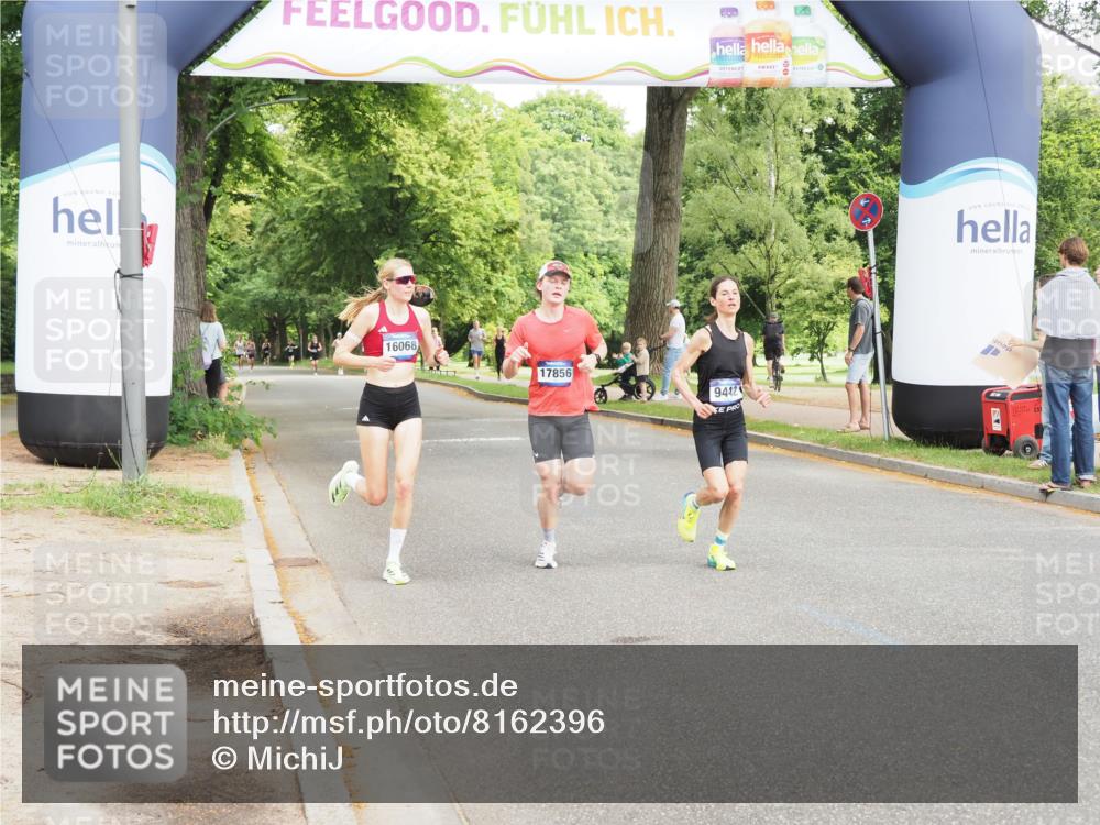 29.06.2025 - hella hamburg halbmarathon MichiJ http://msf.ph/oto/8162396 29.06.2025 10:12:20 Zwischen KM18-KM19 9442, 16068, 17856 meine-sportfotos.de