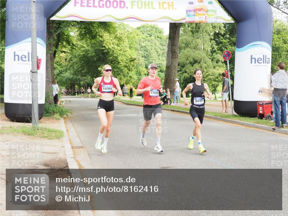 29.06.2025 - hella hamburg halbmarathon MichiJ http://msf.ph/oto/8162416 29.06.2025 10:12:20 Zwischen KM18-KM19 9442, 16068, 17856 meine-sportfotos.de
