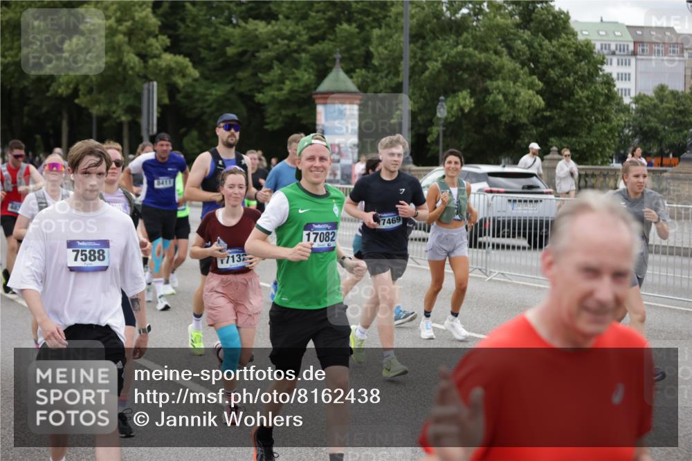 29.06.2025 - hella hamburg halbmarathon Jannik Wohlers http://msf.ph/oto/8162438 29.06.2025 11:03:38 Lombardsbrücke 1831, 1970, 2141, 2285, 2856, 3559, 3798, 4281, 5324, 6144, 6426, 6753, 6952, 6953, 7588, 7620, 8411, 8835, 8922, 8974, 9617, 9998, 10394, 10768, 11221, 11368, 11369, 12245, 12609, 13185, 13275, 13294, 13648, 13722, 13723, 13760, 13873, 14921, 14922, 14973, 15437, 15668, 15734, 15910, 15911, 16283, 16339, 17064, 17066, 17067, 17081, 17082, 17093, 17132, 17457, 17469, 17551, 18416 meine-sportfotos.de