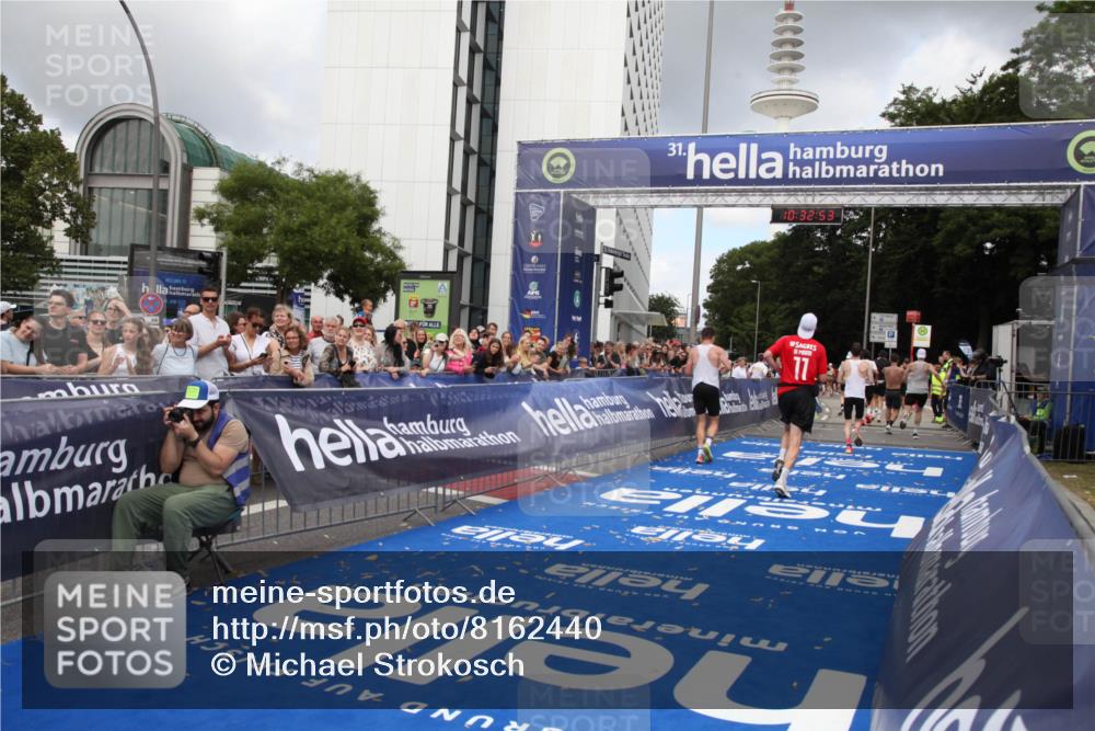 29.06.2025 - hella hamburg halbmarathon Michael Strokosch http://msf.ph/oto/8162440 29.06.2025 10:32:52 Ziel 6358, 7965, 8062, 13686, 14028, 15054, 16425, 17151, 18687 meine-sportfotos.de