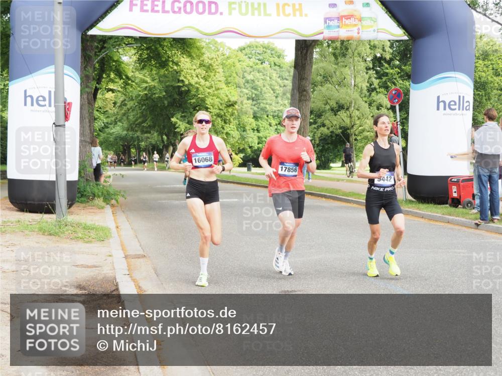 29.06.2025 - hella hamburg halbmarathon MichiJ http://msf.ph/oto/8162457 29.06.2025 10:12:20 Zwischen KM18-KM19 9442, 16068, 17856 meine-sportfotos.de
