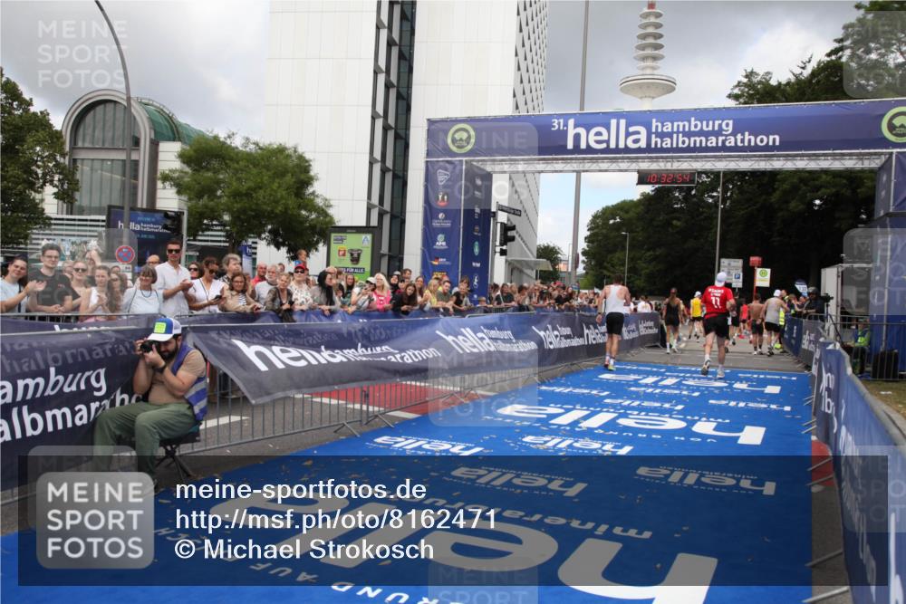 29.06.2025 - hella hamburg halbmarathon Michael Strokosch http://msf.ph/oto/8162471 29.06.2025 10:32:53 Ziel 4749, 6358, 8062, 10453, 13686, 14028, 15054, 16425, 18687 meine-sportfotos.de