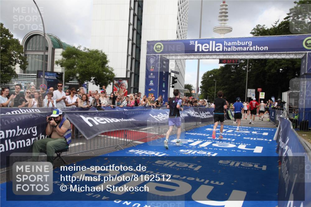 29.06.2025 - hella hamburg halbmarathon Michael Strokosch http://msf.ph/oto/8162512 29.06.2025 10:32:56 Ziel 4463, 4749, 6358, 10453, 12290, 13686, 16425, 18687, 19059 meine-sportfotos.de