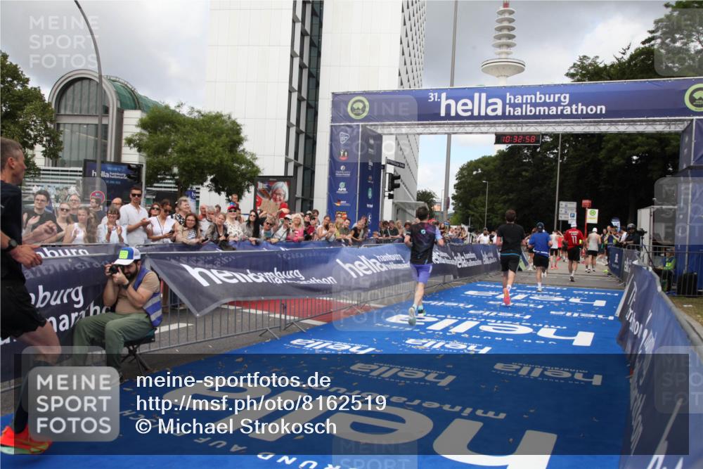 29.06.2025 - hella hamburg halbmarathon Michael Strokosch http://msf.ph/oto/8162519 29.06.2025 10:32:56 Ziel 4463, 4749, 6358, 10453, 12290, 13686, 16425, 18687, 19059 meine-sportfotos.de