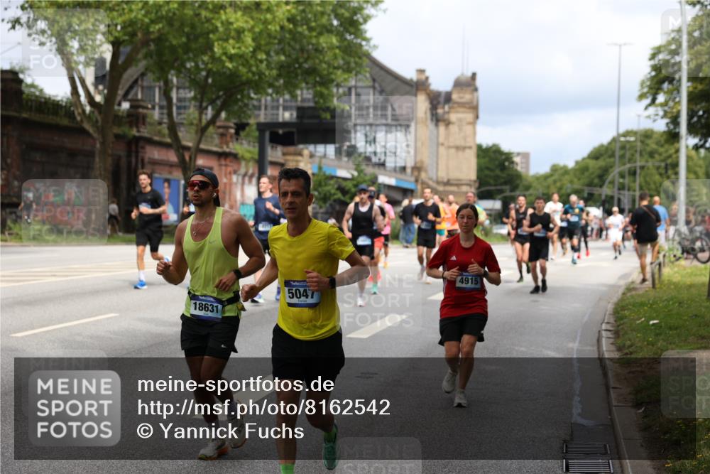 29.06.2025 - hella hamburg halbmarathon Yannick Fuchs http://msf.ph/oto/8162542 29.06.2025 10:39:33 20KM 1171, 1424, 2098, 2188, 2470, 2890, 2970, 3785, 3917, 4270, 4915, 4997, 5047, 5623, 5706, 6266, 6375, 6575, 6819, 7087, 7167, 7325, 7709, 7843, 8871, 9030, 9105, 9710, 9720, 10064, 10313, 10741, 11688, 12154, 12161, 12528, 12643, 12783, 13919, 15334, 15365, 15651, 15666, 15760, 16617, 16685, 16689, 16725, 16803, 16834, 17381, 17382, 17544, 17960, 18055, 18407, 18631, 18638, 18689, 18718, 19116 meine-sportfotos.de