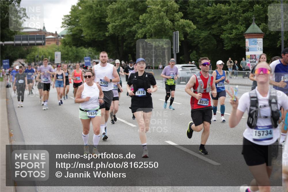 29.06.2025 - hella hamburg halbmarathon Jannik Wohlers http://msf.ph/oto/8162550 29.06.2025 11:03:40 Lombardsbrücke 1831, 1970, 2141, 2285, 2856, 3559, 3798, 4281, 4936, 5324, 6144, 6426, 6753, 6952, 6953, 7620, 8411, 8835, 8922, 8974, 9343, 9617, 9998, 10394, 10768, 11221, 11235, 11368, 11369, 12245, 12486, 13185, 13275, 13294, 13648, 13722, 13723, 13760, 13873, 14921, 14922, 14973, 15437, 15668, 15734, 15910, 15911, 16283, 16339, 17064, 17066, 17067, 17081, 17082, 17093, 17132, 17457, 17469, 17551, 18244, 18416 meine-sportfotos.de