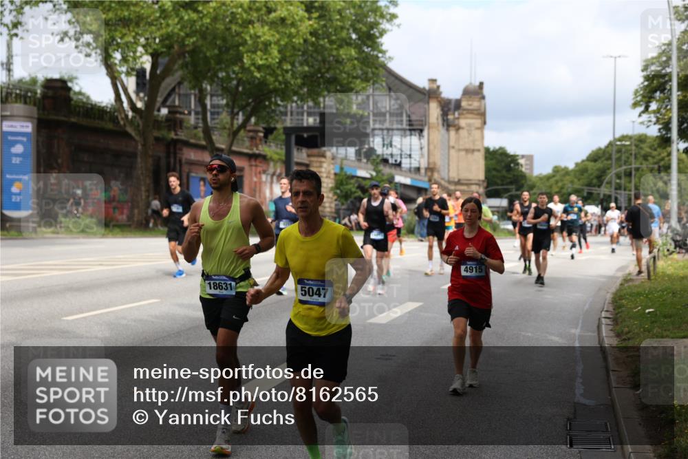 29.06.2025 - hella hamburg halbmarathon Yannick Fuchs http://msf.ph/oto/8162565 29.06.2025 10:39:33 20KM 1171, 1424, 2098, 2188, 2470, 2890, 2970, 3785, 3917, 4270, 4915, 4997, 5047, 5623, 5706, 6266, 6375, 6575, 6819, 7087, 7167, 7325, 7709, 7843, 8871, 9030, 9105, 9710, 9720, 10064, 10313, 10741, 11688, 12154, 12161, 12528, 12643, 12783, 13919, 15334, 15365, 15651, 15666, 15760, 16617, 16685, 16689, 16725, 16803, 16834, 17381, 17382, 17544, 17960, 18055, 18407, 18631, 18638, 18689, 18718, 19116 meine-sportfotos.de