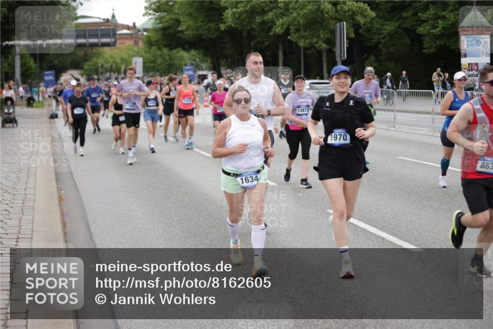 29.06.2025 - hella hamburg halbmarathon Jannik Wohlers http://msf.ph/oto/8162605 29.06.2025 11:03:41 Lombardsbrücke 1831, 1970, 2141, 2856, 2935, 3559, 3798, 4281, 4936, 5324, 6144, 6426, 6753, 6952, 6953, 7620, 8411, 8835, 8922, 9343, 9617, 9998, 10394, 10768, 11221, 11235, 11368, 11369, 12245, 12486, 13185, 13275, 13294, 13648, 13722, 13723, 13760, 13873, 14921, 14922, 14973, 15201, 15437, 15668, 15734, 15910, 15911, 16283, 16339, 17064, 17066, 17067, 17081, 17082, 17093, 17132, 17457, 17469, 17551, 18244, 18416 meine-sportfotos.de