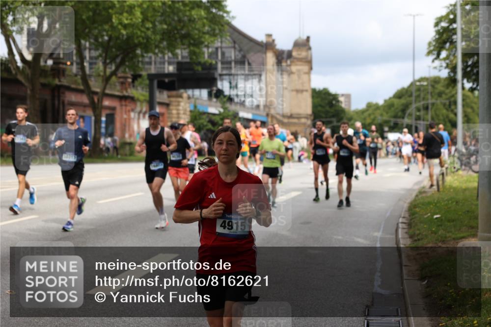 29.06.2025 - hella hamburg halbmarathon Yannick Fuchs http://msf.ph/oto/8162621 29.06.2025 10:39:34 20KM 1171, 1424, 2098, 2188, 2470, 2890, 3785, 3917, 4270, 4915, 4997, 5047, 5623, 5706, 6266, 6375, 6575, 6819, 6831, 7087, 7167, 7325, 7709, 7843, 8871, 9030, 9105, 9710, 9720, 10064, 10313, 10741, 11688, 12154, 12161, 12528, 12643, 12783, 13919, 15334, 15365, 15651, 15666, 15760, 16617, 16685, 16689, 16725, 16803, 16834, 17381, 17382, 17544, 17960, 18055, 18407, 18631, 18638, 18689, 18718, 18862, 19116 meine-sportfotos.de