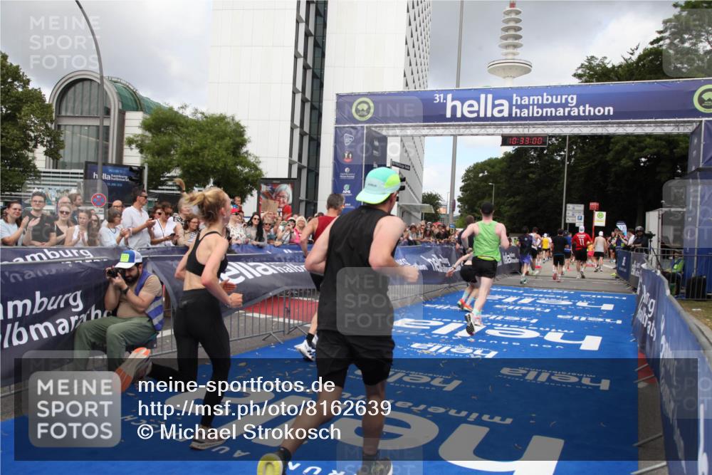 29.06.2025 - hella hamburg halbmarathon Michael Strokosch http://msf.ph/oto/8162639 29.06.2025 10:32:59 Ziel 4463, 4749, 6358, 10453, 12290, 16425, 18679, 18687, 19059 meine-sportfotos.de